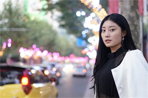 This charming city of Shanghai begins to show its unique charm.